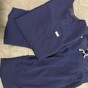 Figs navy scrub set, Catarina top size small, Zamora joggers size small-petite